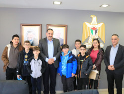 رئيس سلطة الطاقة والموارد الطبيعية م. ظافر ملحم يستقبل وفداً طلابياً من مدرسة الفرندز