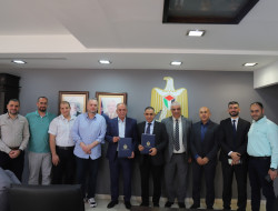 رئيس سلطة الطاقة ومدير عام شركة توزيع كهرباء الشمال يوقعان اتفاقية ربط انظمة الطاقة الشمسية