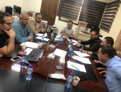 سلطة الطاقة والموارد الطبيعية وشركة كهرباء الجنوب تجتمع مع المقاول الفائز .