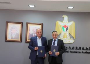 رئيس سلطة الطاقة ومدير عام شركة توزيع كهرباء الشمال يوقعان اتفاقية ربط انظمة الطاقة الشمسية