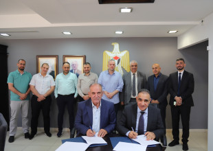 رئيس سلطة الطاقة ومدير عام شركة توزيع كهرباء الشمال يوقعان اتفاقية ربط انظمة الطاقة الشمسية