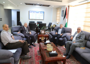 المهندس إسماعيل يبحث مع الدكتور عوض خطوات إنشاء شركة توزيع كهرباء طولكرم ومعالجة الالتزامات المالية