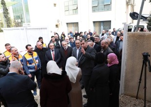 الخليل - رئيس سلطة الطاقة يرعى افتتاح محطتي الصالة الرياضية و&rdquo;دوير بان&rdquo; لتعزيز استقرار التيار الكهربائي في الخليل.