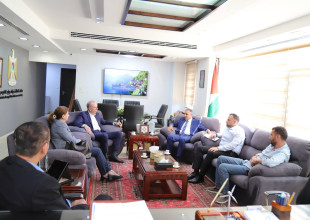 رئيس سلطة الطاقة ومدير برنامج "تصدير" يبحثان سبل التعاون المشترك ودعم قطاع الطاقة المتجددة.