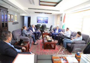 رئيس سلطة الطاقة ومدير برنامج "تصدير" يبحثان سبل التعاون المشترك ودعم قطاع الطاقة المتجددة.
