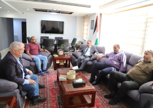 رئيس سلطة الطاقة يبحث مع جمعية مخيم الفوار التزام القطاعين التجاري والصناعي بسداد فواتير الكهرباء