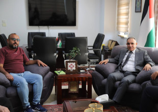 رئيس سلطة الطاقة يبحث مع جمعية مخيم الفوار التزام القطاعين التجاري والصناعي بسداد فواتير الكهرباء