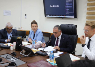 سلطة الطاقة تستعرض إنجازات القطاع وخططه الاستراتيجية خلال اجتماع مجموعة عمل قطاع الطاقة