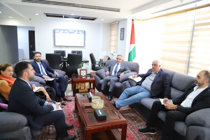 رئيس سلطة الطاقة يبحث مع رئيس قسم التعاون في مفوضية الاتحاد الاوروبي تعزيز التعاون لتطوير قطاع الطاقة ودعم اعادة الاعمار في قطاع غزة