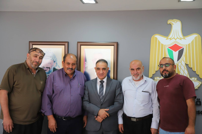 رئيس سلطة الطاقة يبحث مع جمعية مخيم الفوار التزام القطاعين التجاري والصناعي بسداد فواتير الكهرباء