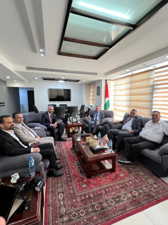 رئيس سلطة الطاقة يستقبل نقيب المهندسين لتعزيز التعاون  في قطاع الطاقة.