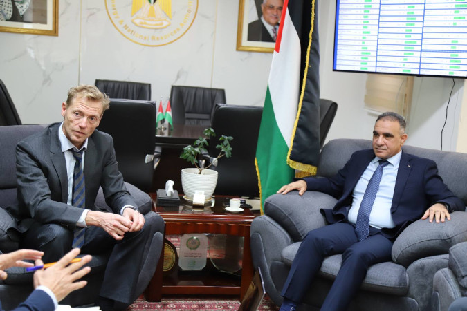 رئيس سلطة الطاقة يبحث مع الحكم المحلي والنرويج والـUNDP دعم إعمار قطاع الطاقة في غزة وتعزيز مشاريع الطاقة المتجددة.