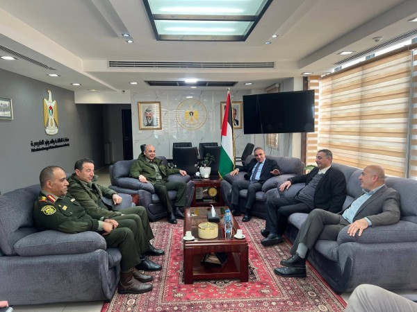 سلطة الطاقة وهيئة التدريب العسكري تبحثان تعزيز البنية التحتية لقطاع الطاقة في المؤسسة الأمنية وتزويد كلية أريحا بأنظمة الطاقة الشمسية .