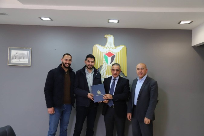سلطة الطاقة والموارد الطبيعية تمنح رخصة مؤقتة لشركة هايبرد للطاقة الشمسية والاعمال الكهربائية.