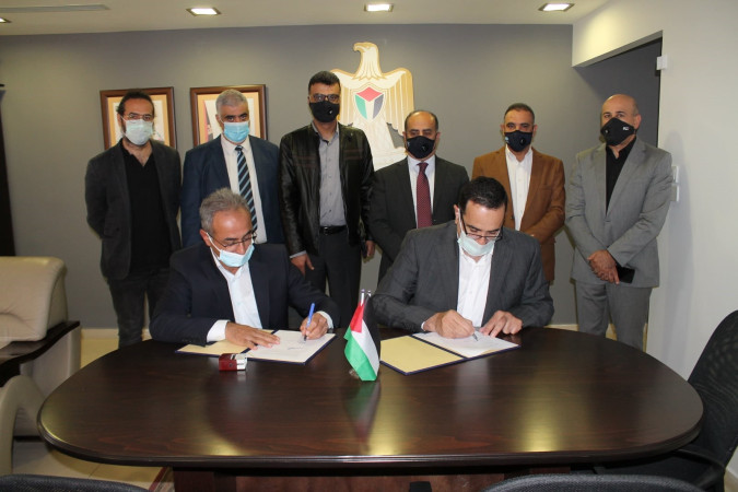 توقيع اتفاقية تنفيذ مشروع الطاقة الشمسية لصالح الأغوار