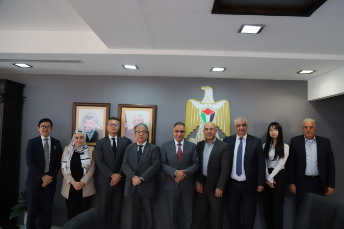 رئيس سلطة الطاقة والموارد الطبيعية يستقبل السفير الياباني لبحث تعزيز التعاون ومناقشة مشاريع الطاقة الشمسية والبنية التحتية لتطوير قطاع الطاقة