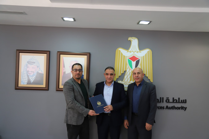 سلطة الطاقة والموارد الطبيعية تمنح رخصة مؤقتة لشركة صن شاين للطاقة المتجددة  في طوباس.